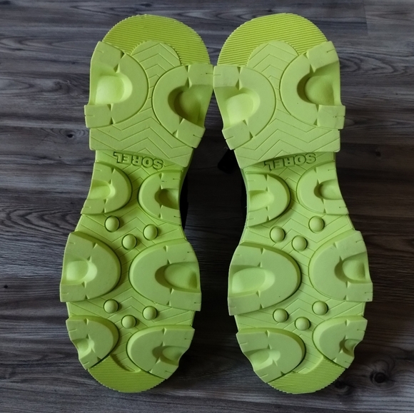 SOREL Women's Brex Waterproof Chelsea Boot in Green and Black - Picture 4 of 4